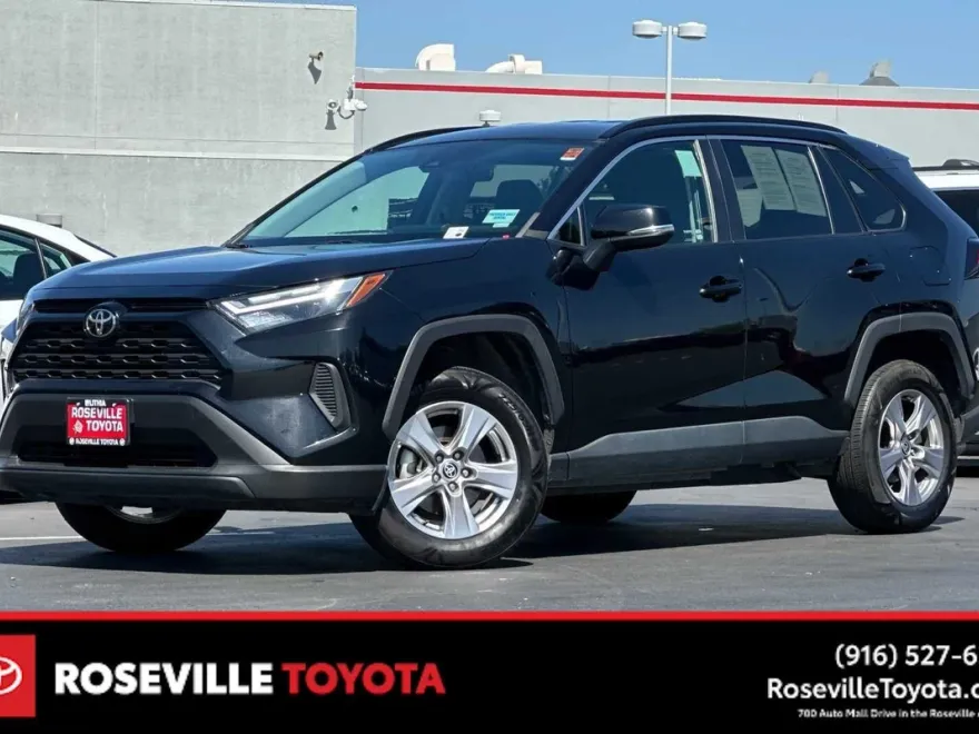 2023 Toyota RAV4 XLE photo 1