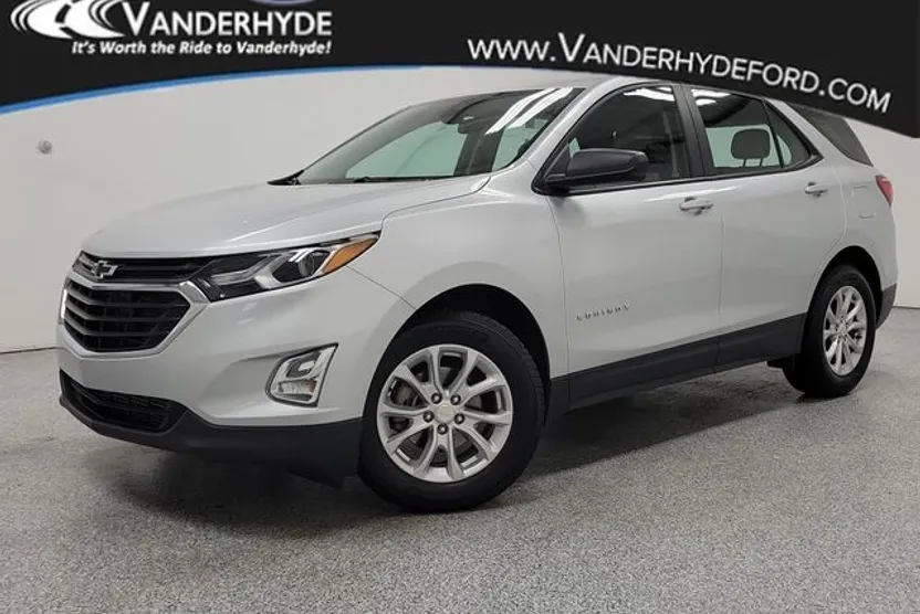 2020 Chevrolet Equinox LS photo 1