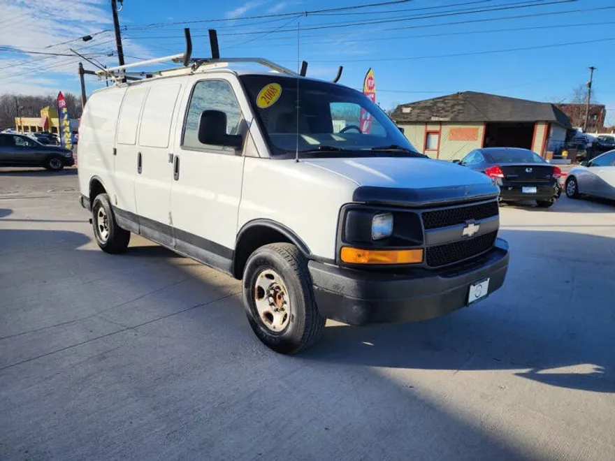 2008 Chevrolet Express 2500 photo 1