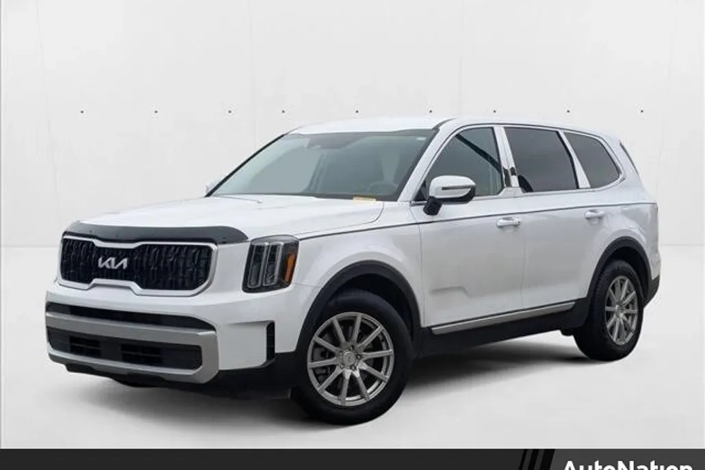 2024 Kia Telluride LX photo 1