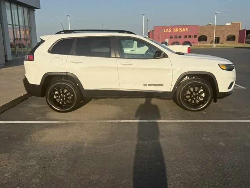 2023 Jeep Cherokee Altitude Lux photo 1
