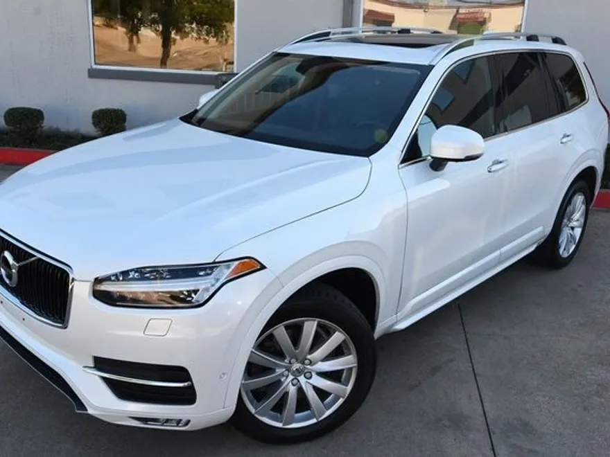 2017 Volvo XC90 T5 Momentum photo 1