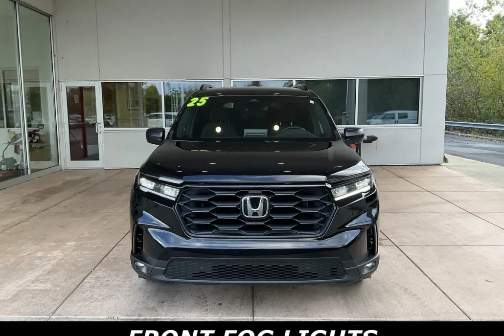 2025 Honda Pilot Sport photo 1