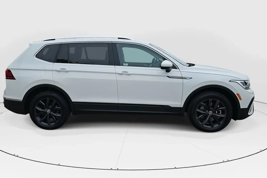 2024 Volkswagen Tiguan SE Wolfsburg Edition photo 1