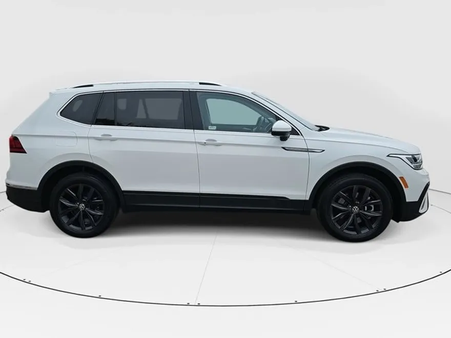 2024 Volkswagen Tiguan SE Wolfsburg Edition photo 1