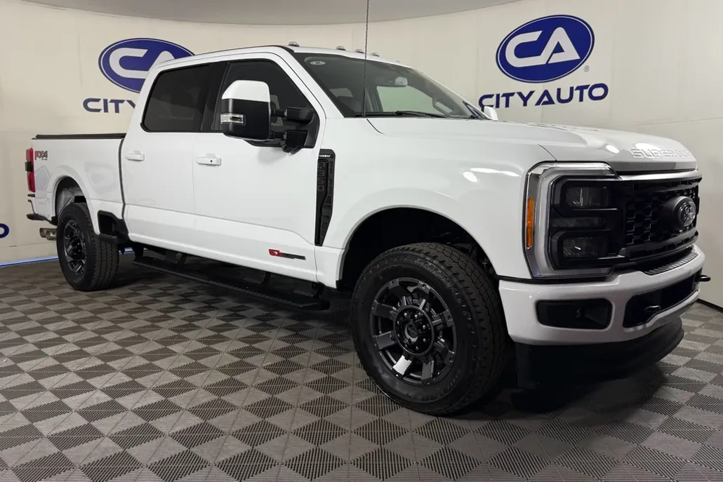 2023 Ford F-350 Lariat photo 1