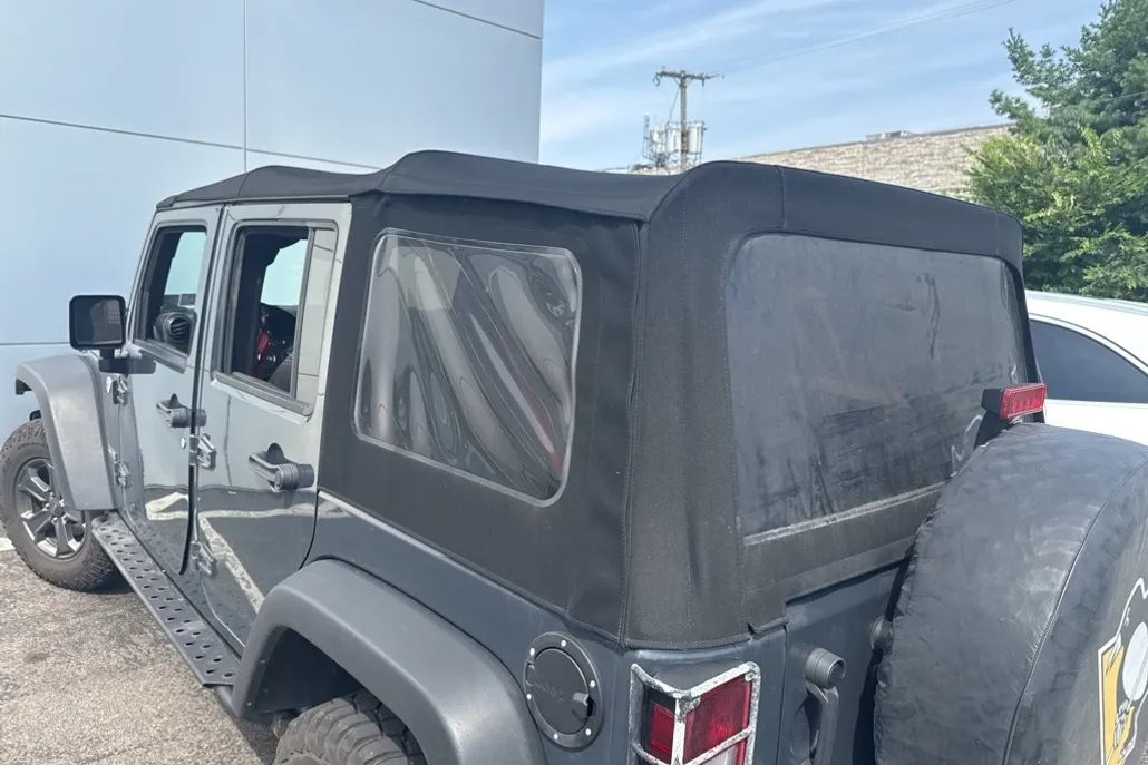 2017 Jeep Wrangler Unlimited Rubicon Recon photo 1