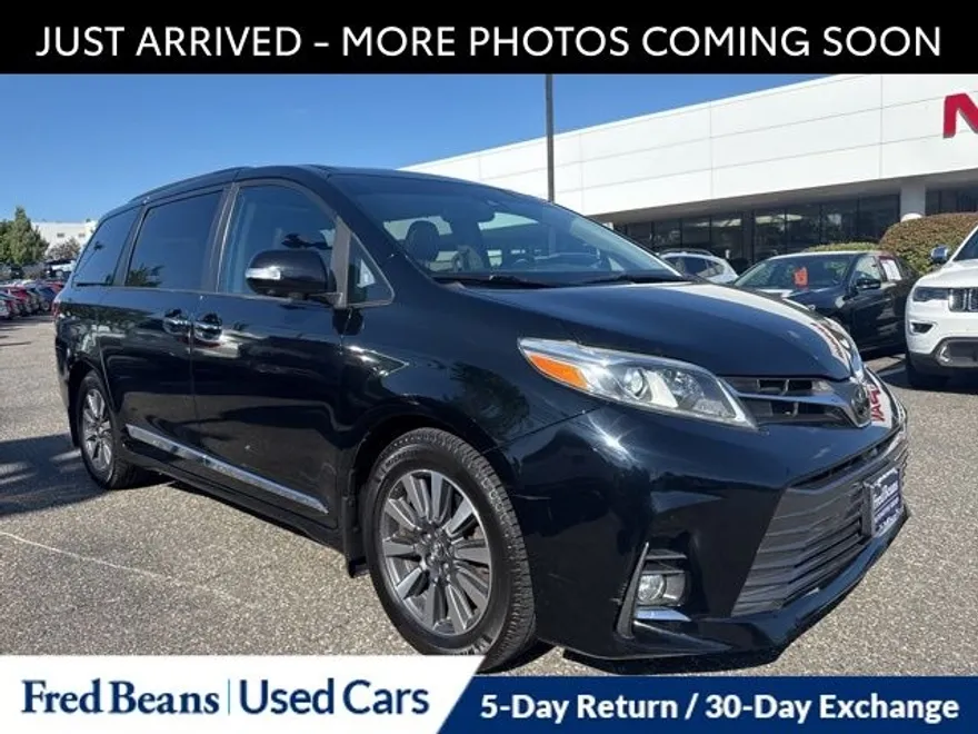 2019 Toyota Sienna Limited Premium photo 1