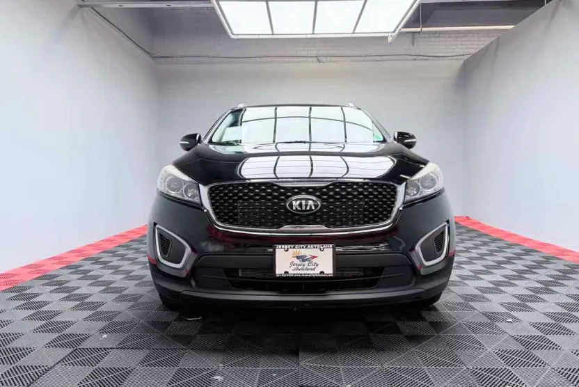 2017 Kia Sorento LX V6 photo 1