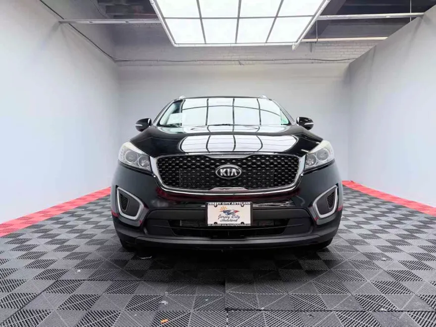 2017 Kia Sorento LX V6 photo 1