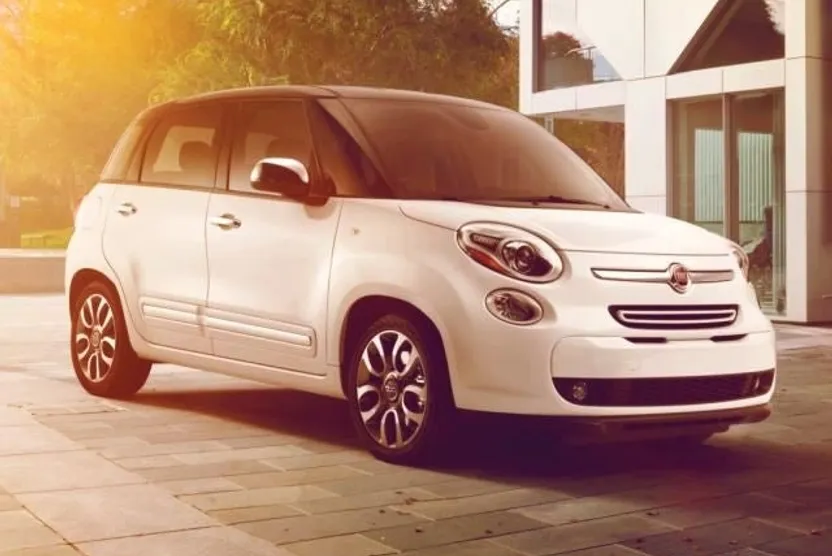 2015 Fiat 500L Lounge photo 1