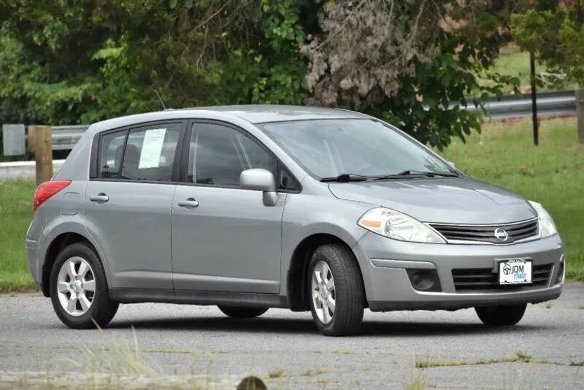 2012 Nissan Versa 1.8 S photo 1