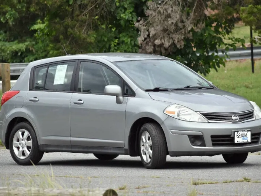 2012 Nissan Versa 1.8 S photo 1