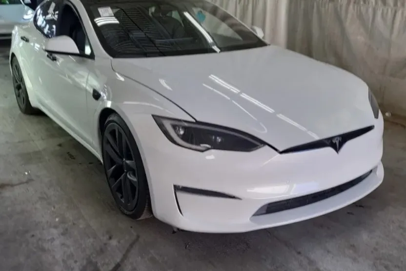 2022 Tesla Model S photo 1