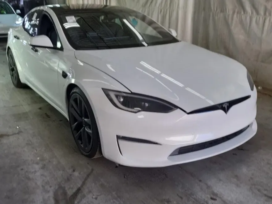 2022 Tesla Model S photo 1