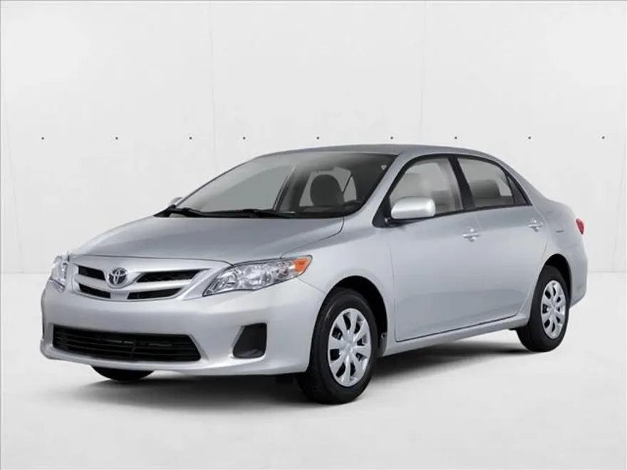 2013 Toyota Corolla LE photo 1