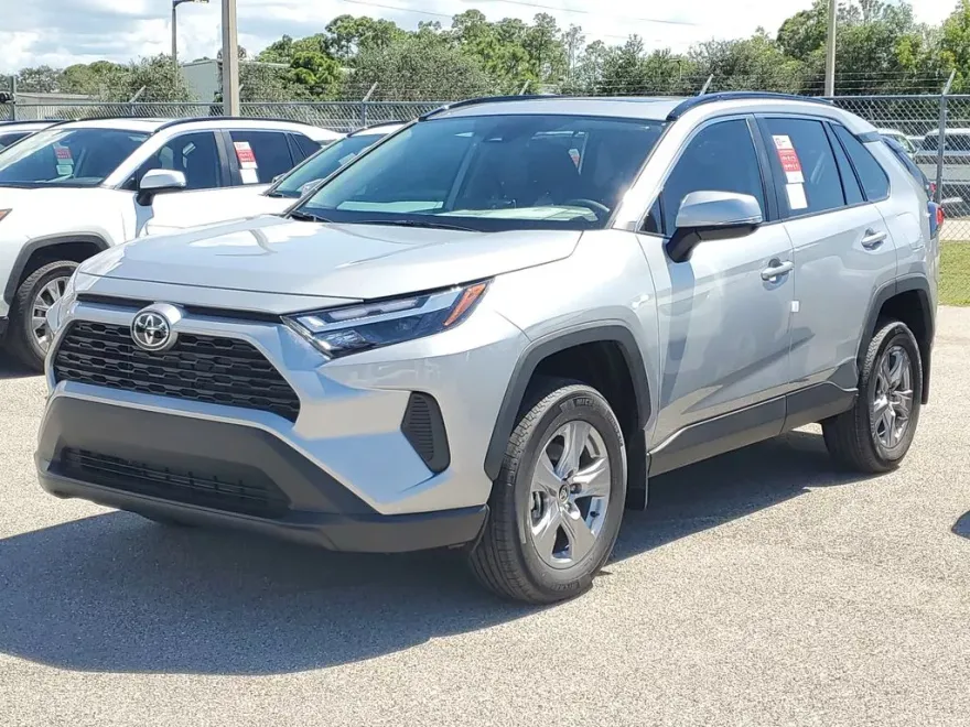 2025 Toyota RAV4 XLE photo 1