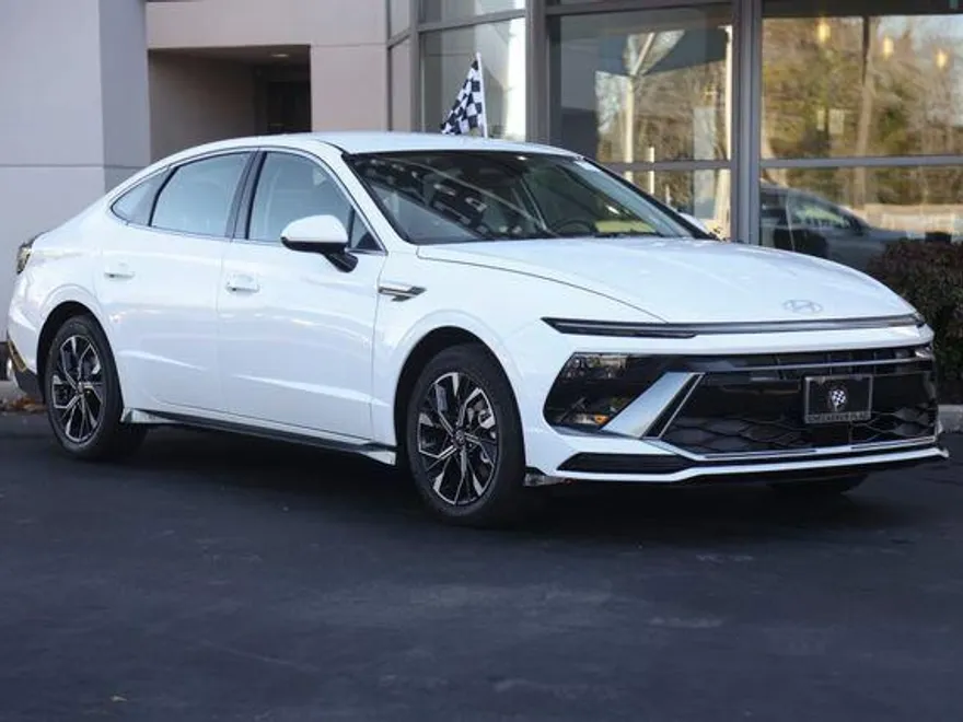 2025 Hyundai Sonata SEL photo 1