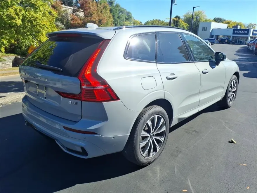 2025 Volvo XC60 B5 Plus photo 1