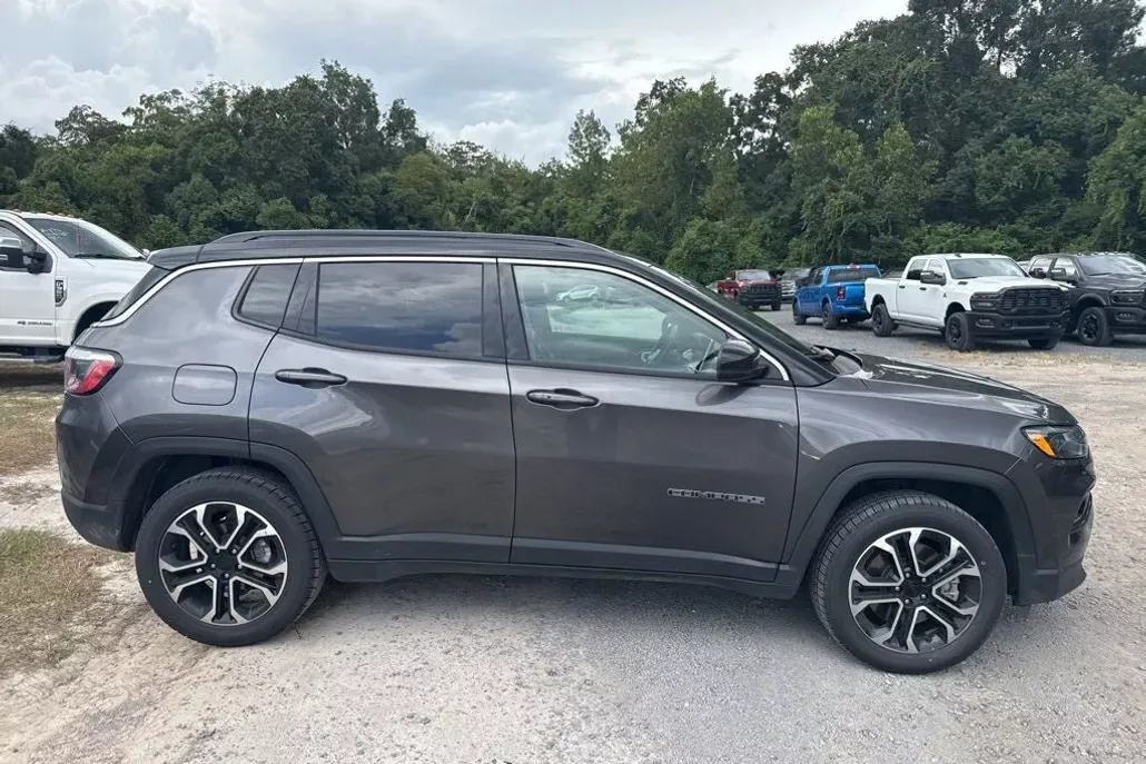 2023 Jeep Compass Limited photo 1