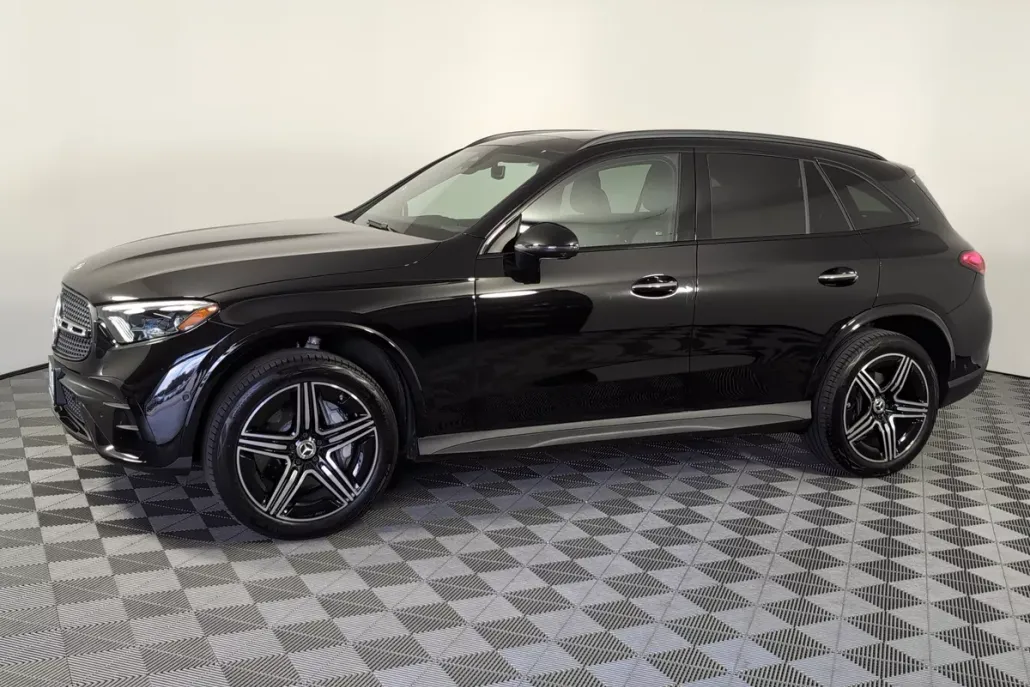 2025 Mercedes Benz GLC 300 4MATIC photo 1
