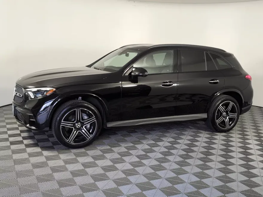 2025 Mercedes Benz GLC 300 4MATIC photo 1