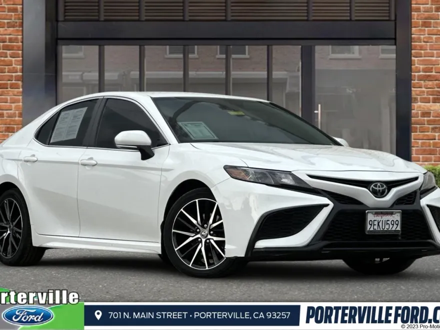 2023 Toyota Camry SE photo 1