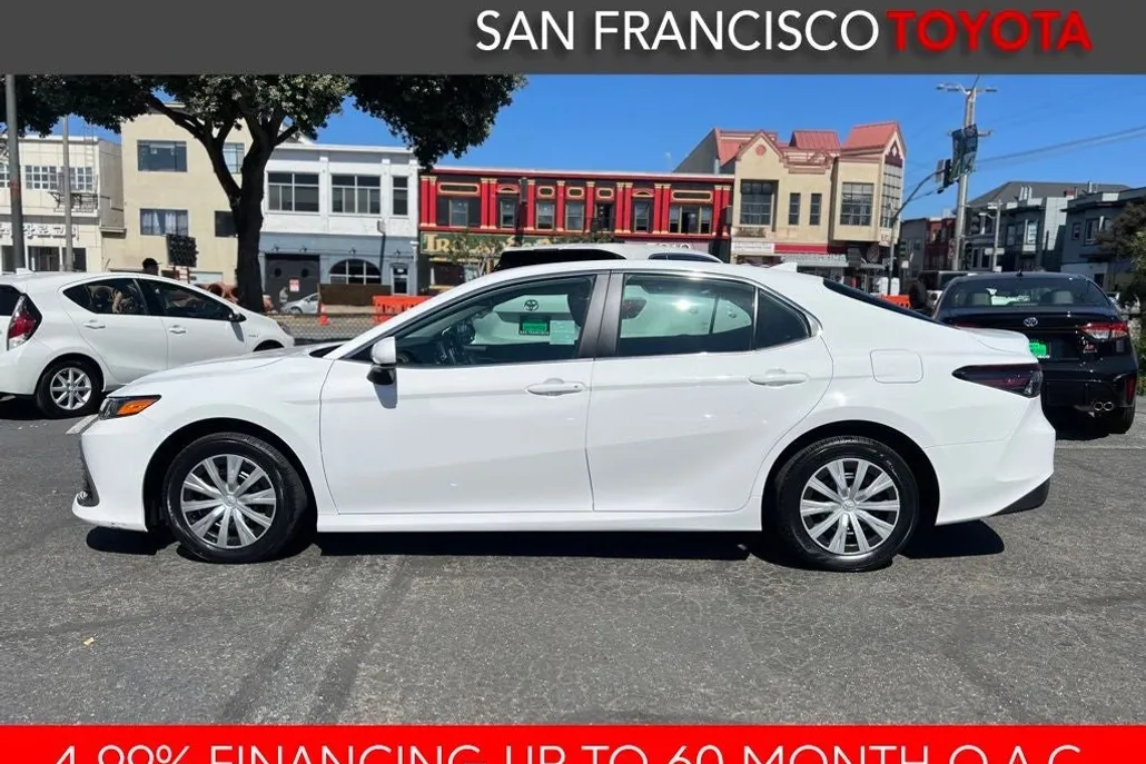 2023 Toyota Camry Hybrid LE photo 1