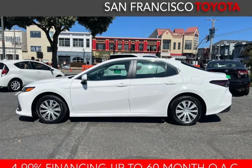 2023 Toyota Camry Hybrid LE photo 1
