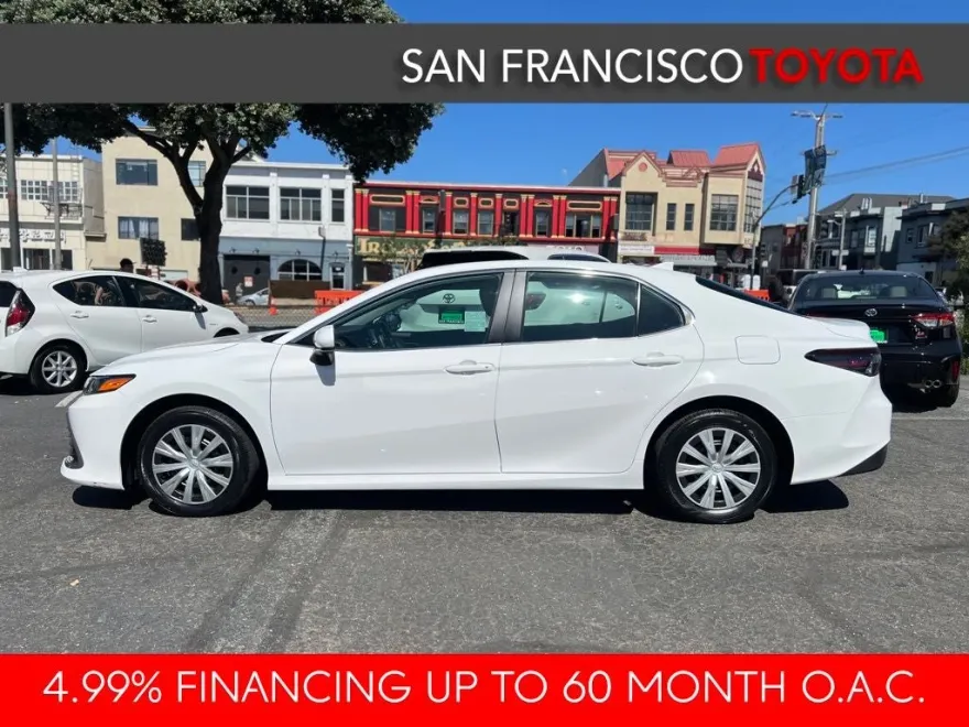 2023 Toyota Camry Hybrid LE photo 1