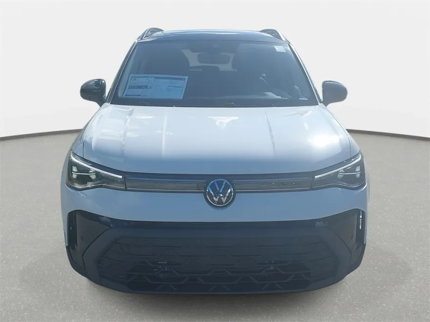2025 Volkswagen Taos SE photo 1