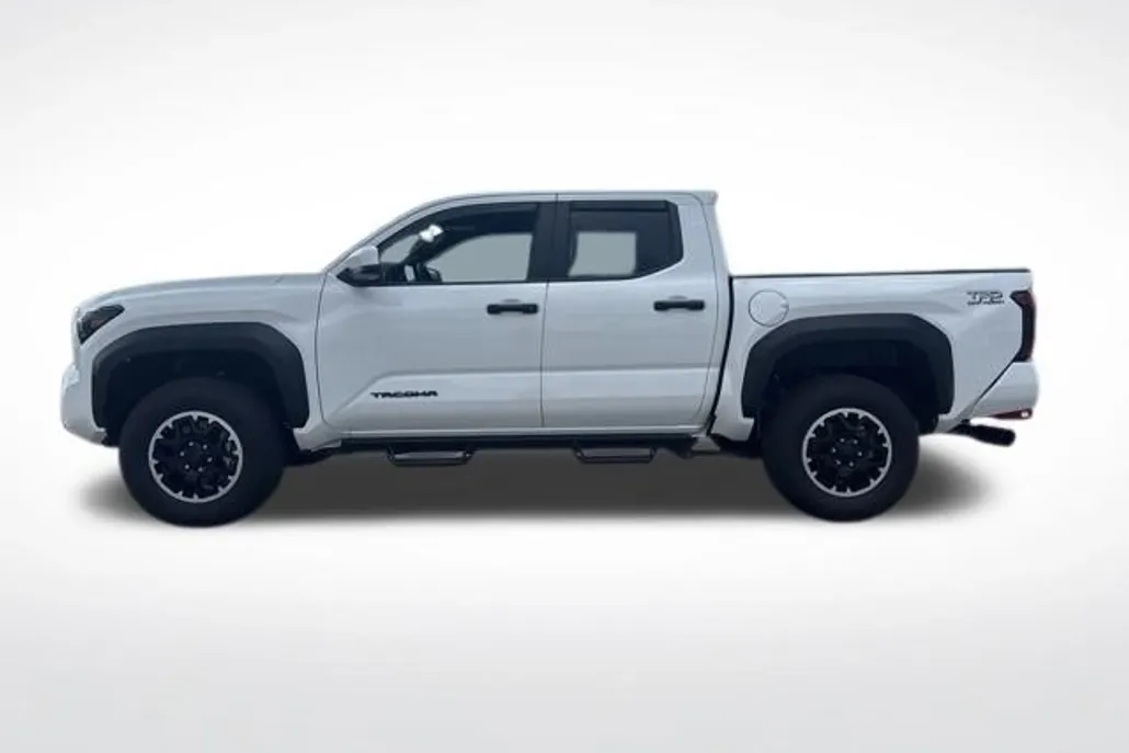 2025 Toyota Tacoma Double Cab photo 1