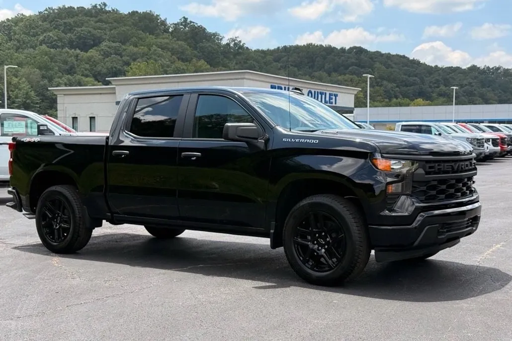 2026 Chevrolet Silverado 1500 Custom photo 1