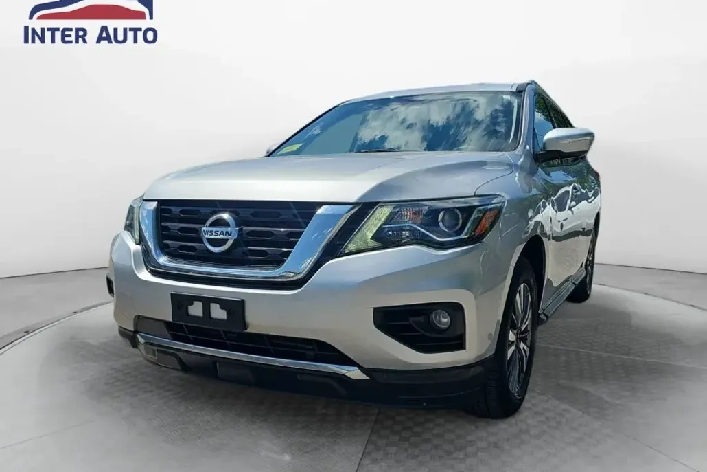 2017 Nissan Pathfinder SV photo 1