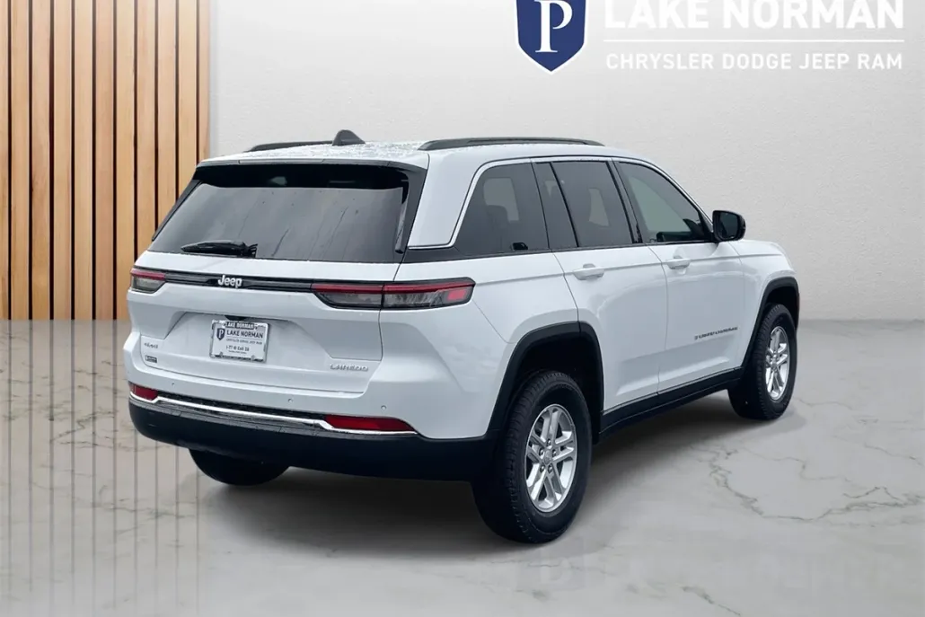 2025 Jeep Grand Cherokee Laredo photo 1