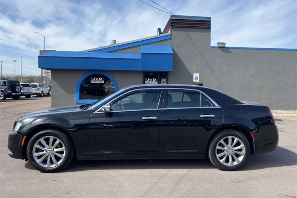 2016 Chrysler 300 photo 1
