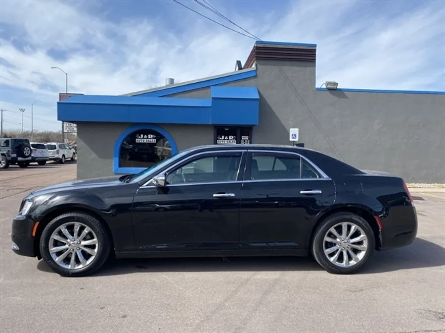 2016 Chrysler 300 photo 1