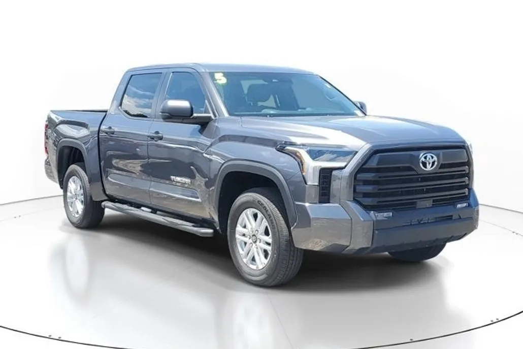 2025 Toyota Tundra SR5 CrewMax photo 1