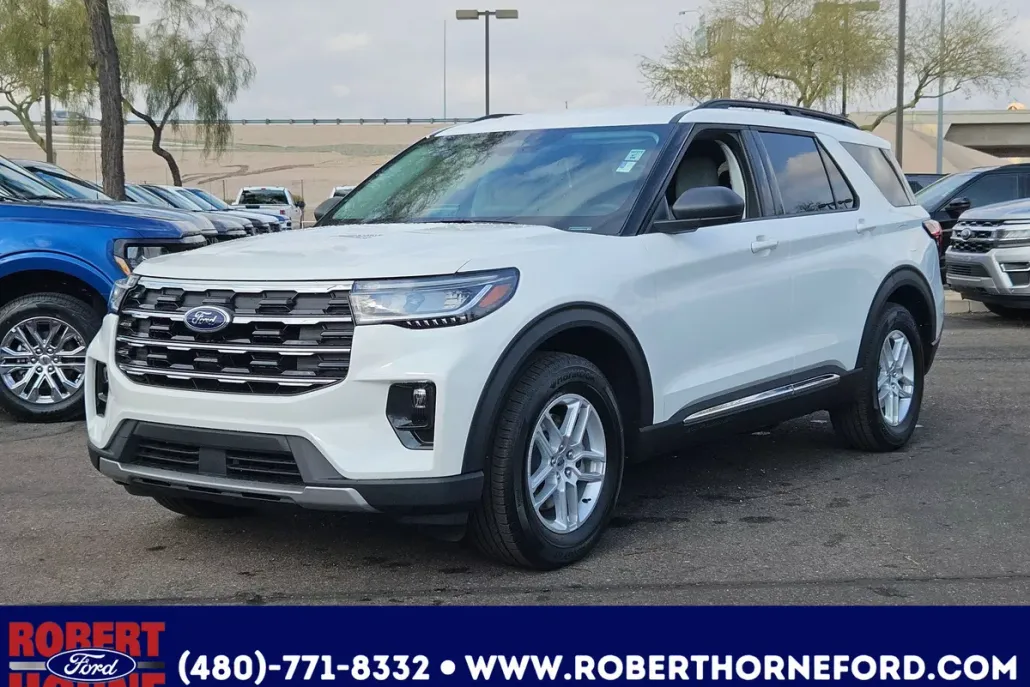 2025 Ford Explorer photo 1