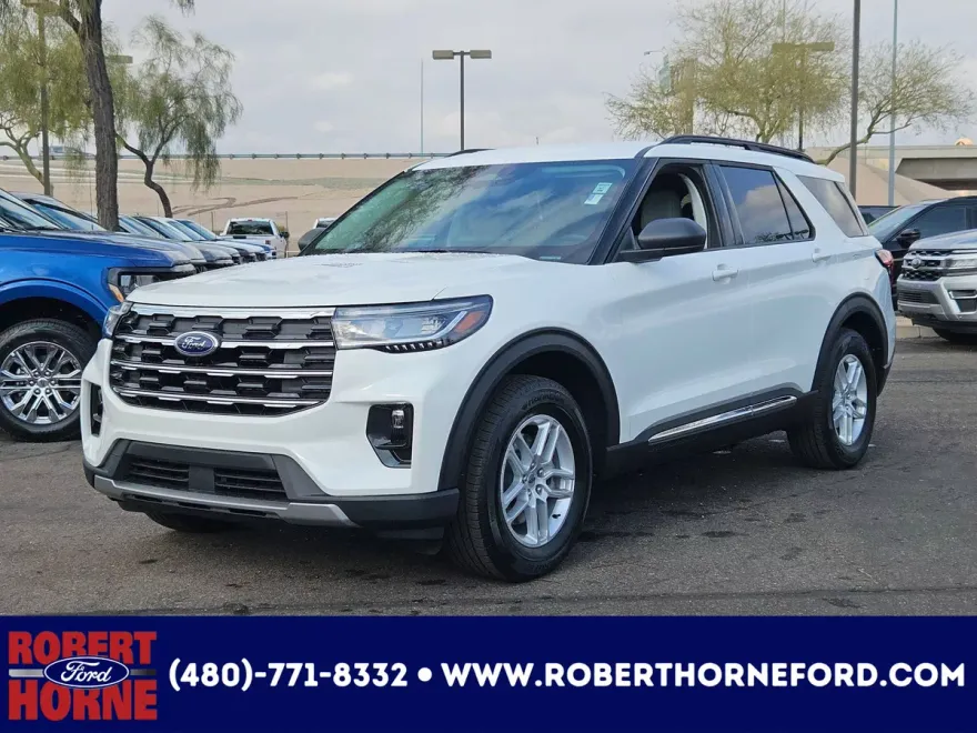2025 Ford Explorer photo 1