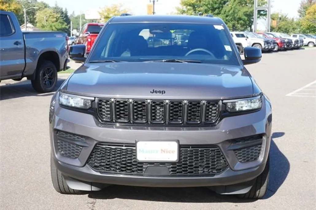2024 Jeep Grand Cherokee Altitude photo 1