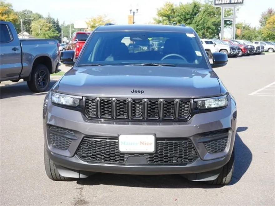 2024 Jeep Grand Cherokee Altitude photo 1