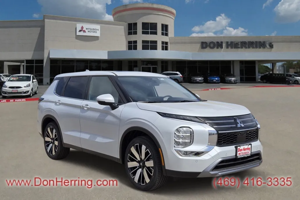 2025 Mitsubishi Outlander SE photo 1