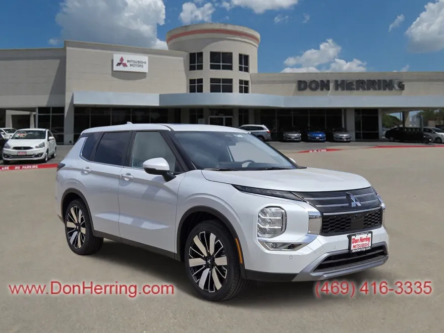 2025 Mitsubishi Outlander SE photo 1