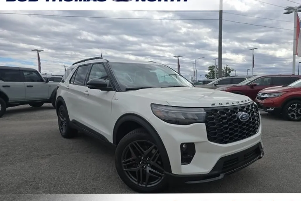 2025 Ford Explorer ST-Line photo 1