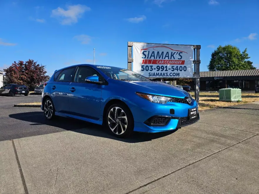 2017 Toyota Corolla iM photo 1