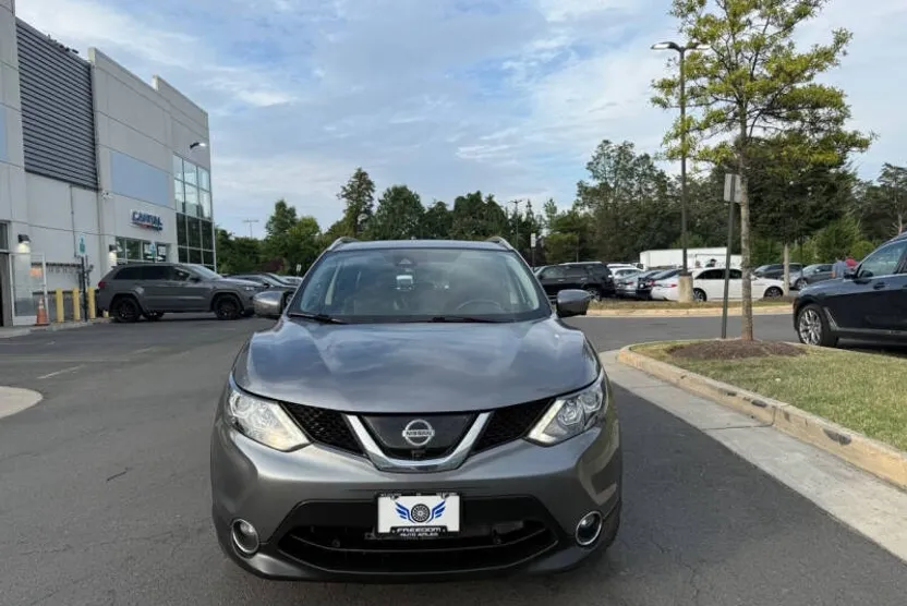 2017 Nissan Rogue Sport SL photo 1