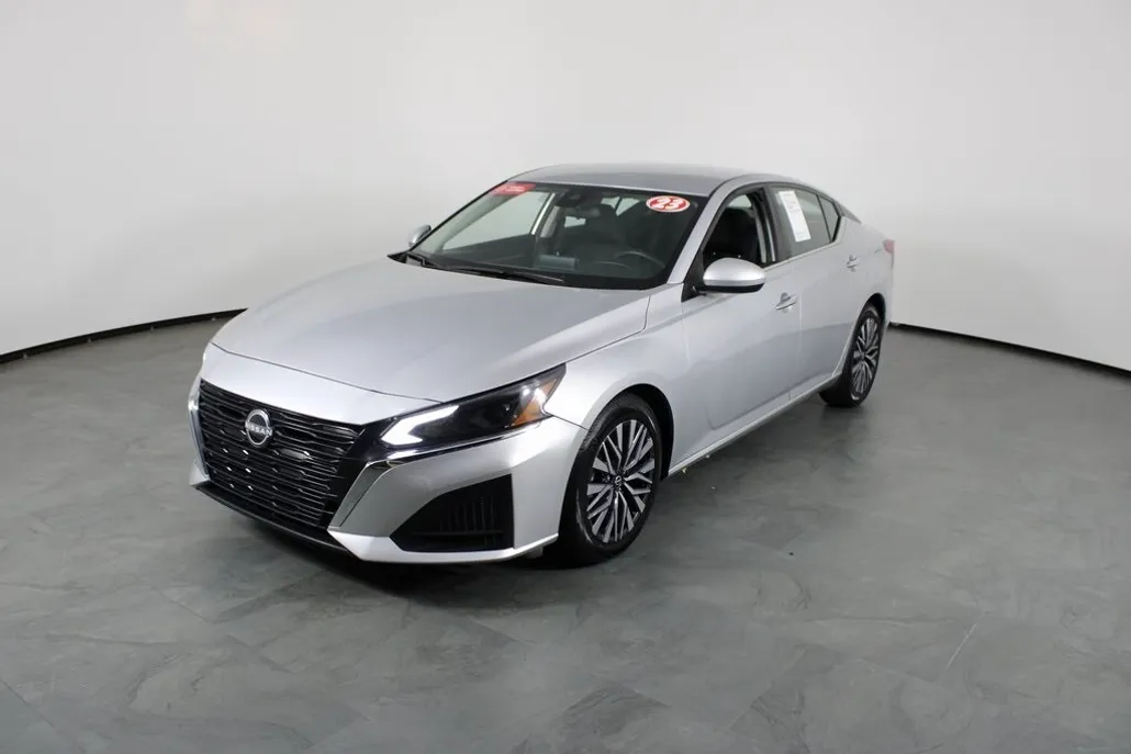 2023 Nissan Altima 2.5 SV photo 1