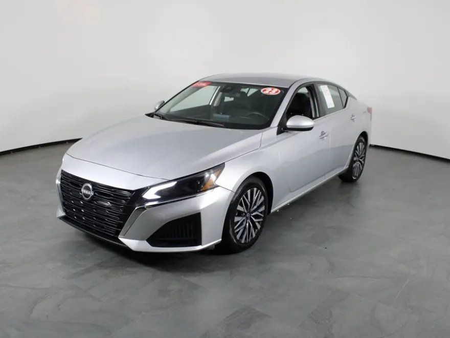 2023 Nissan Altima 2.5 SV photo 1