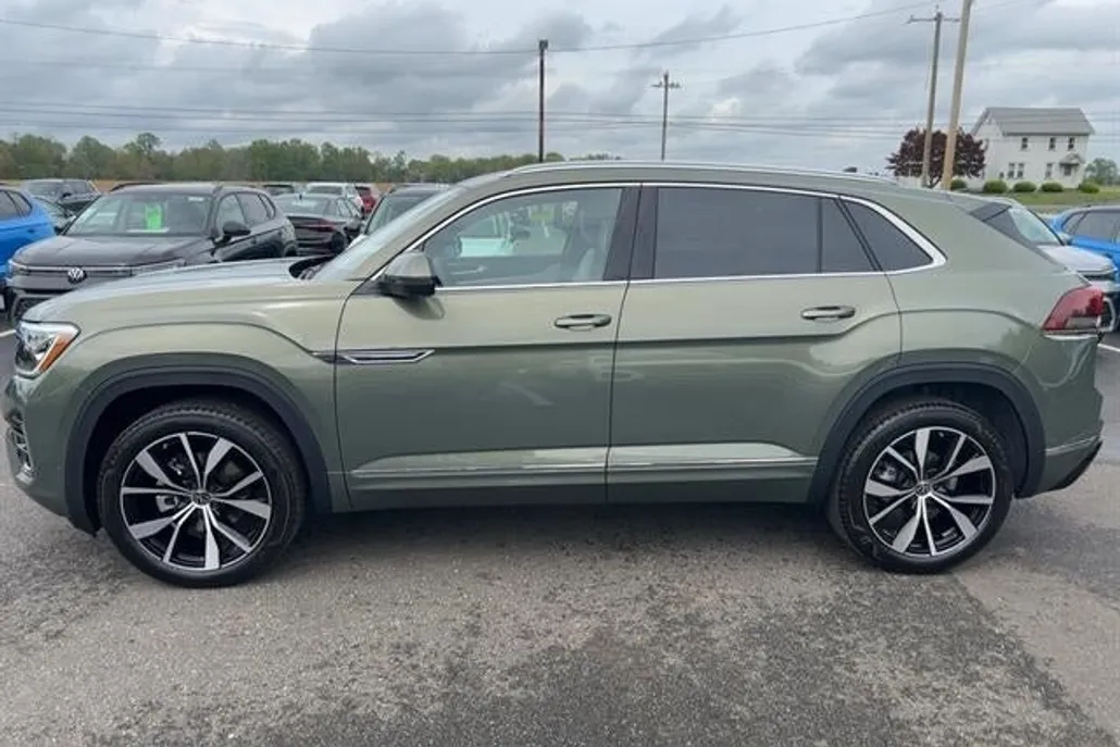 2025 Volkswagen Atlas Cross Sport SEL Premium R-Line photo 1